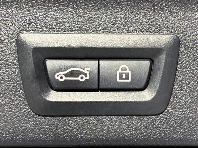 BMW iX3 M Sport color Blanco. Año 2023. 210KW(286CV). Eléctrico. En concesionario BMW Marcos Automoción de Valencia