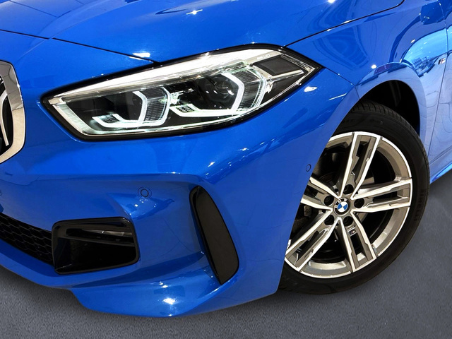BMW Serie 1 118d color Azul. Año 2021. 110KW(150CV). Diésel. En concesionario BMW Marcos Automoción de Valencia