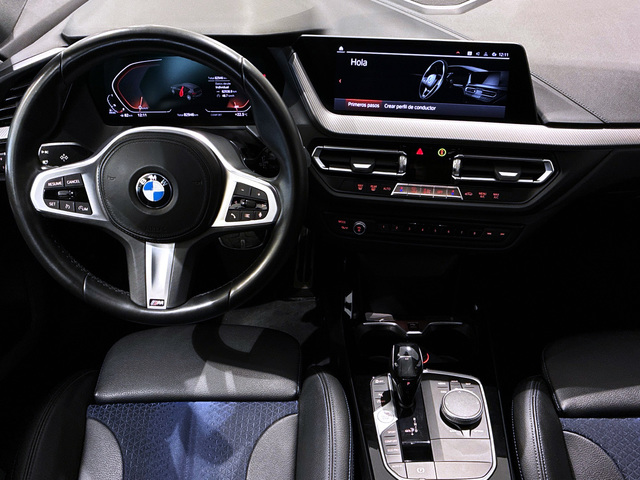 BMW Serie 1 118d color Azul. Año 2021. 110KW(150CV). Diésel. En concesionario BMW Marcos Automoción de Valencia