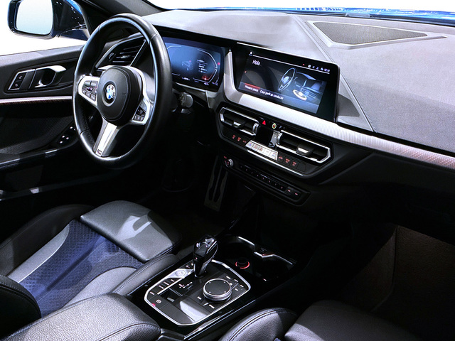 BMW Serie 1 118d color Azul. Año 2021. 110KW(150CV). Diésel. En concesionario BMW Marcos Automoción de Valencia