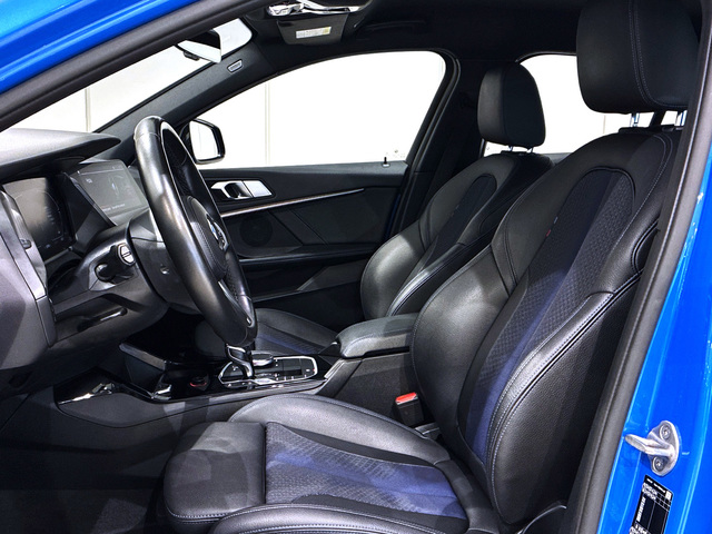 BMW Serie 1 118d color Azul. Año 2021. 110KW(150CV). Diésel. En concesionario BMW Marcos Automoción de Valencia