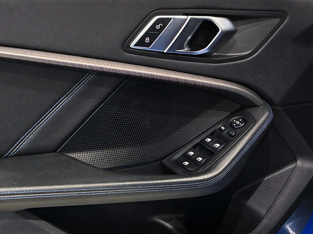 BMW Serie 1 118d color Azul. Año 2021. 110KW(150CV). Diésel. En concesionario BMW Marcos Automoción de Valencia