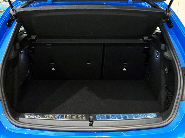 BMW Serie 1 118d color Azul. Año 2021. 110KW(150CV). Diésel. En concesionario BMW Marcos Automoción de Valencia