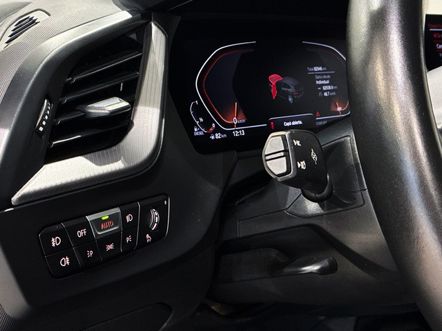 BMW Serie 1 118d color Azul. Año 2021. 110KW(150CV). Diésel. En concesionario BMW Marcos Automoción de Valencia