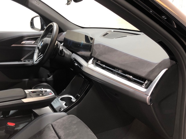 BMW X2 sDrive18d color Negro. Año 2024. 110KW(150CV). Diésel. En concesionario Movilnorte El Plantio de Madrid