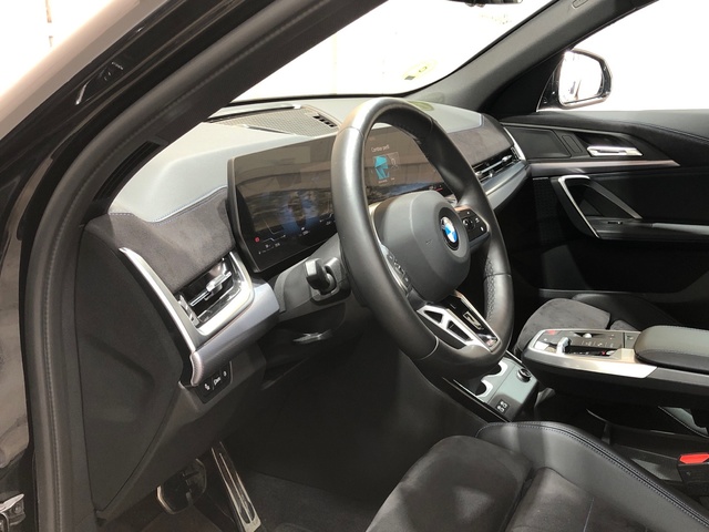 BMW X2 sDrive18d color Negro. Año 2024. 110KW(150CV). Diésel. En concesionario Movilnorte El Plantio de Madrid