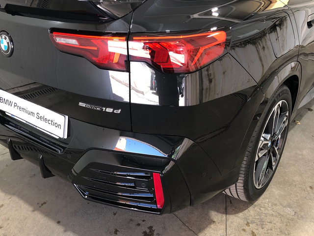 BMW X2 sDrive18d color Negro. Año 2024. 110KW(150CV). Diésel. En concesionario Movilnorte El Plantio de Madrid