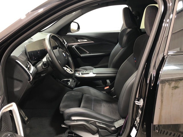 BMW X2 sDrive18d color Negro. Año 2024. 110KW(150CV). Diésel. En concesionario Movilnorte El Plantio de Madrid
