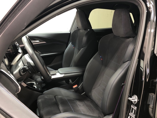 BMW X2 sDrive18d color Negro. Año 2024. 110KW(150CV). Diésel. En concesionario Movilnorte El Plantio de Madrid