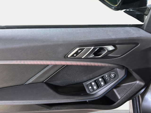 BMW Serie 1 118i color Gris. Año 2021. 103KW(140CV). Gasolina. En concesionario San Pablo Motor | Su Eminencia de Sevilla