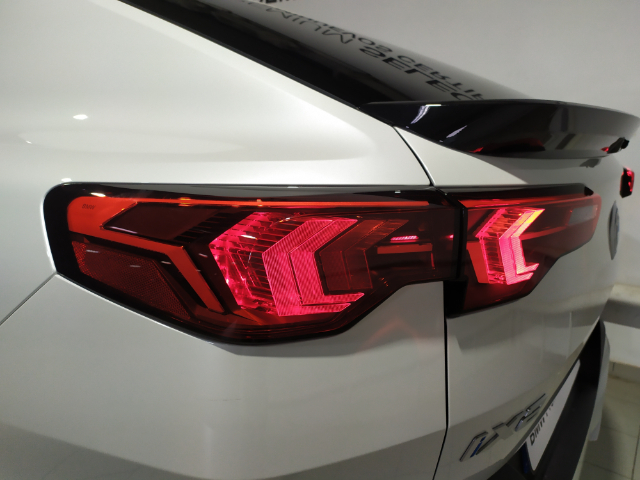 BMW iX2 eDrive20 color Blanco. Año 2025. 150KW(204CV). Eléctrico. En concesionario Hispamovil, Orihuela de Alicante