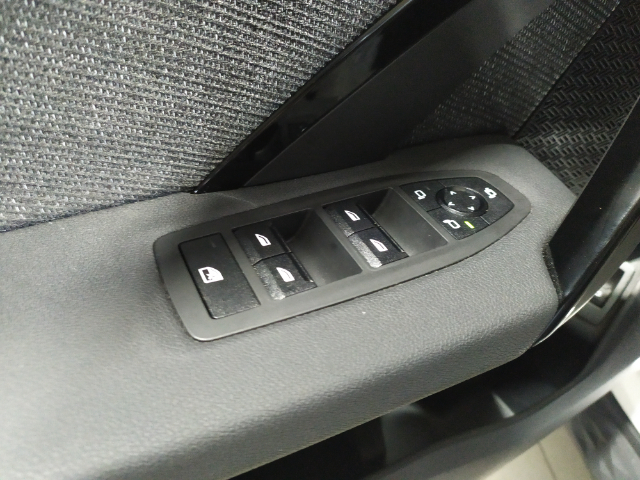 BMW iX2 eDrive20 color Blanco. Año 2025. 150KW(204CV). Eléctrico. En concesionario Hispamovil, Orihuela de Alicante