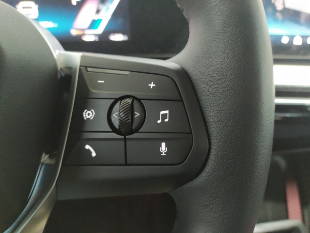 BMW iX2 eDrive20 color Blanco. Año 2025. 150KW(204CV). Eléctrico. En concesionario Hispamovil, Orihuela de Alicante