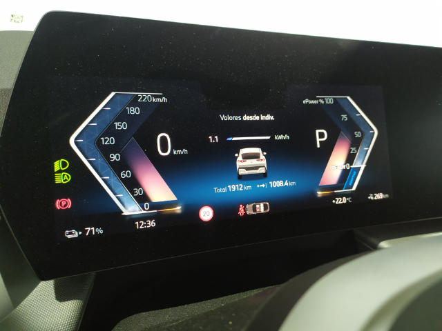 BMW iX2 eDrive20 color Blanco. Año 2025. 150KW(204CV). Eléctrico. En concesionario Hispamovil, Orihuela de Alicante