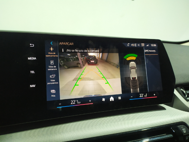 BMW iX2 eDrive20 color Blanco. Año 2025. 150KW(204CV). Eléctrico. En concesionario Hispamovil, Orihuela de Alicante