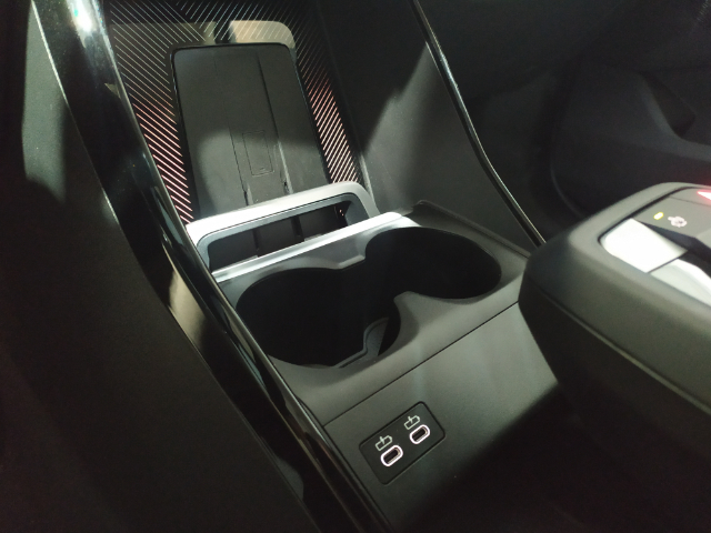 BMW iX2 eDrive20 color Blanco. Año 2025. 150KW(204CV). Eléctrico. En concesionario Hispamovil, Orihuela de Alicante