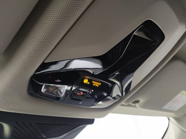 BMW iX2 eDrive20 color Blanco. Año 2025. 150KW(204CV). Eléctrico. En concesionario Hispamovil, Orihuela de Alicante