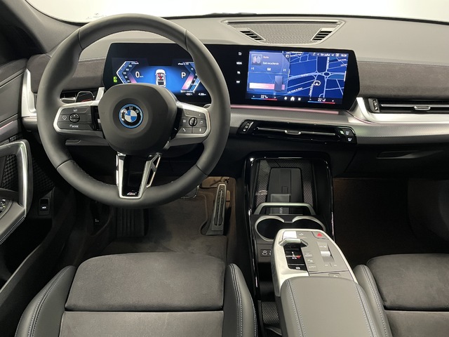 BMW iX2 xDrive30 color Blanco. Año 2025. 230KW(313CV). Eléctrico. En concesionario Maberauto de Castellón