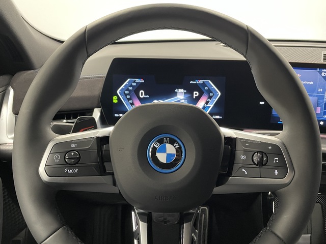 BMW iX2 xDrive30 color Blanco. Año 2025. 230KW(313CV). Eléctrico. En concesionario Maberauto de Castellón
