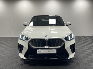 Fotos de BMW iX2 xDrive30 color Blanco. Año 2025. 230KW(313CV). Eléctrico. En concesionario Maberauto de Castellón