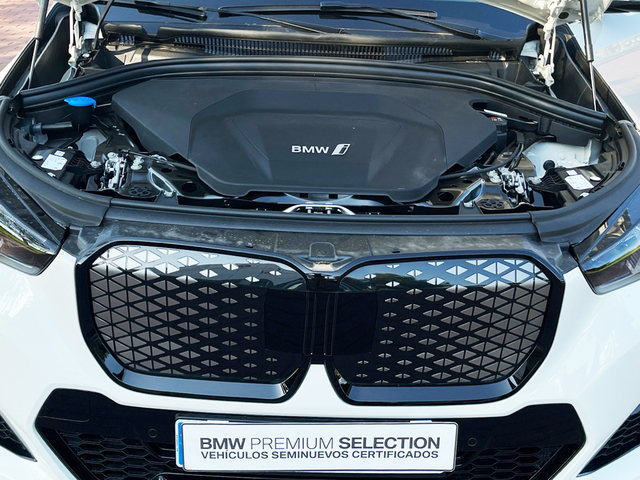 BMW iX1 xDrive30 color Blanco. Año 2025. 230KW(313CV). Eléctrico. En concesionario Murcia Premium S.L. AV DEL ROCIO de Murcia