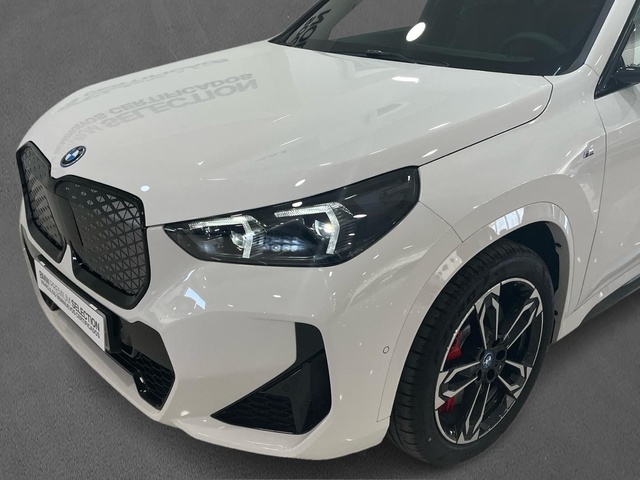 BMW iX1 xDrive30 color Blanco. Año 2025. 230KW(313CV). Eléctrico. En concesionario MURCIA PREMIUM S.L. JUAN CARLOS I de Murcia