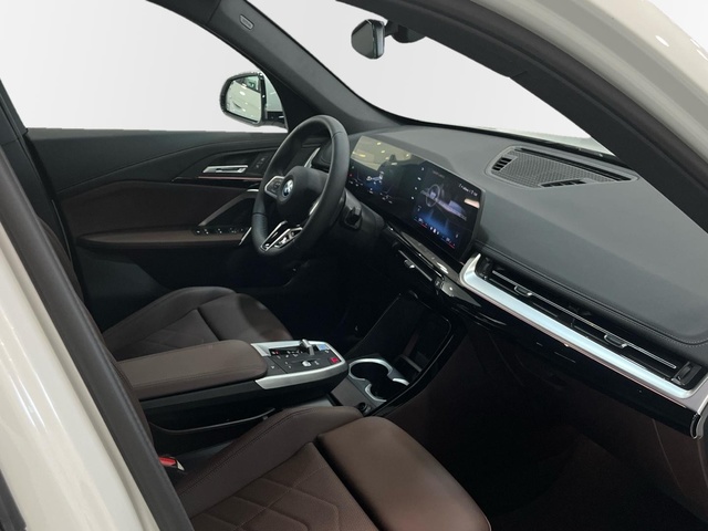 BMW iX1 xDrive30 color Blanco. Año 2025. 230KW(313CV). Eléctrico. En concesionario MURCIA PREMIUM S.L. JUAN CARLOS I de Murcia
