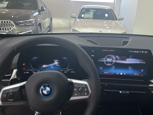BMW iX1 xDrive30 color Blanco. Año 2025. 230KW(313CV). Eléctrico. En concesionario MURCIA PREMIUM S.L. JUAN CARLOS I de Murcia