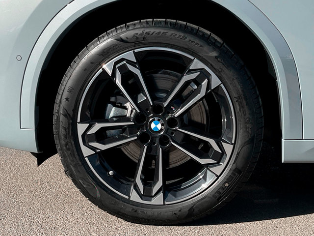 BMW X2 sDrive20i color Gris. Año 2025. 125KW(170CV). Gasolina. En concesionario CARTAGENA PREMIUM S.L. de Murcia
