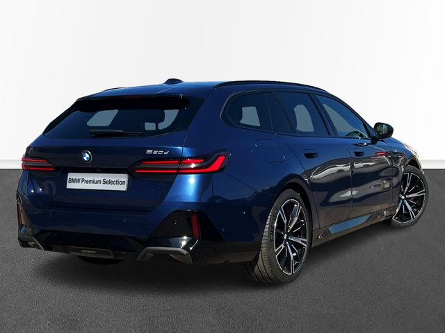 BMW Serie 5 520d Touring color Azul. Año 2024. 145KW(197CV). Diésel. En concesionario CARTAGENA PREMIUM S.L. de Murcia