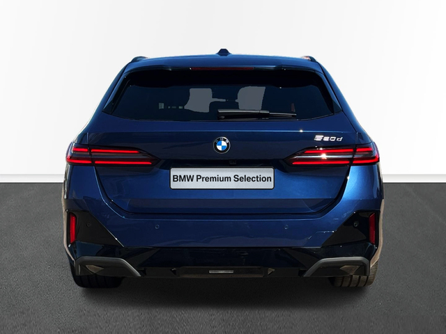 BMW Serie 5 520d Touring color Azul. Año 2024. 145KW(197CV). Diésel. En concesionario CARTAGENA PREMIUM S.L. de Murcia