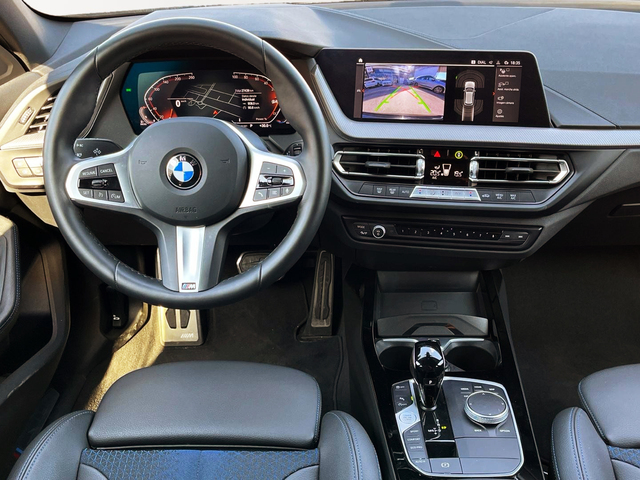 BMW Serie 1 118d color Negro. Año 2024. 110KW(150CV). Diésel. En concesionario CARTAGENA PREMIUM S.L. de Murcia