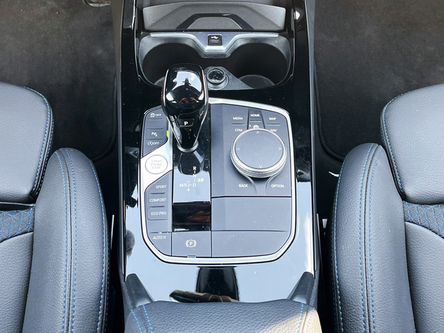 BMW Serie 1 118d color Negro. Año 2024. 110KW(150CV). Diésel. En concesionario CARTAGENA PREMIUM S.L. de Murcia