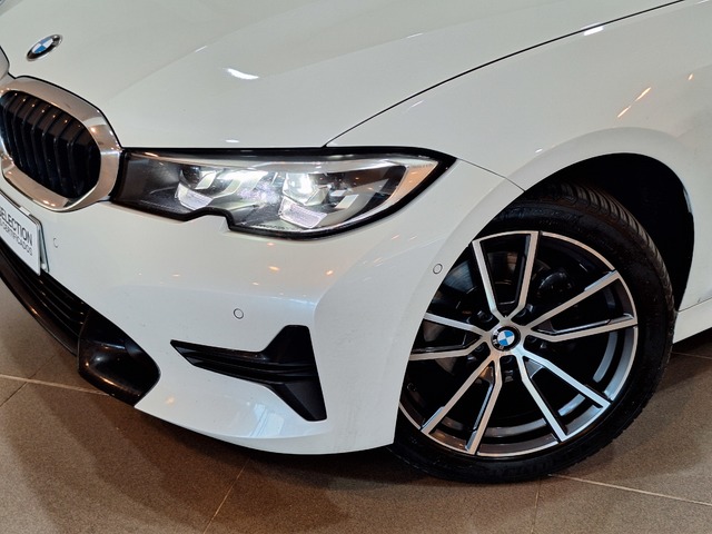 BMW Serie 3 320d color Blanco. Año 2022. 140KW(190CV). Diésel. En concesionario Tormes Motor de Salamanca
