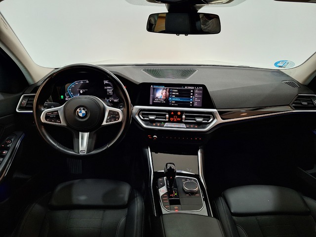 BMW Serie 3 320d color Blanco. Año 2022. 140KW(190CV). Diésel. En concesionario Tormes Motor de Salamanca