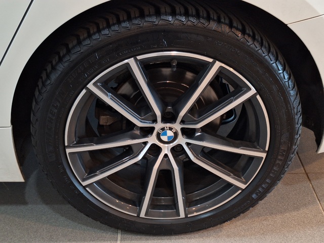 BMW Serie 3 320d color Blanco. Año 2022. 140KW(190CV). Diésel. En concesionario Tormes Motor de Salamanca