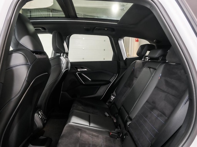 BMW iX1 eDrive20 color Blanco. Año 2024. 150KW(204CV). Eléctrico. En concesionario Oliva Motor Tarragona de Tarragona