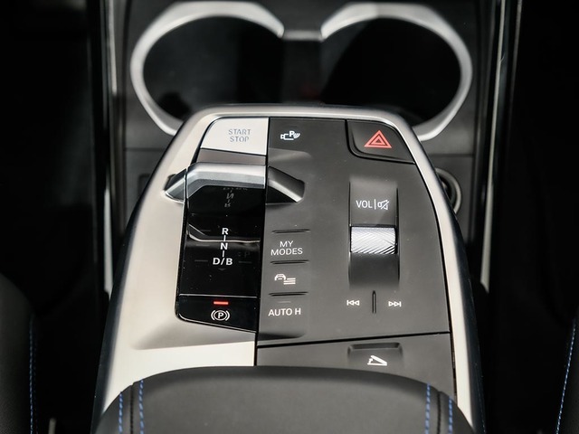 BMW iX1 eDrive20 color Blanco. Año 2024. 150KW(204CV). Eléctrico. En concesionario Oliva Motor Tarragona de Tarragona