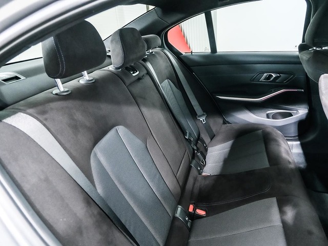 BMW Serie 3 318d color Gris. Año 2024. 110KW(150CV). Diésel. En concesionario Oliva Motor Tarragona de Tarragona