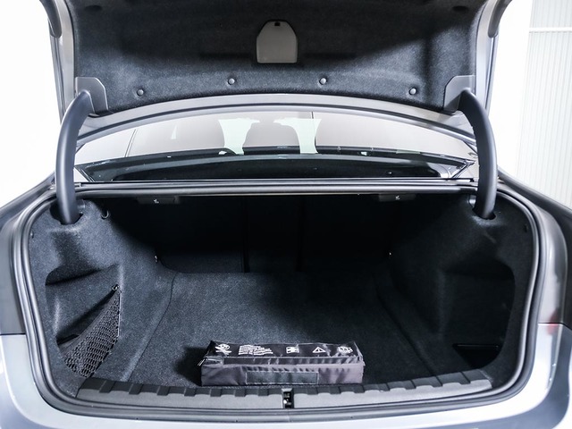 BMW Serie 3 318d color Gris. Año 2024. 110KW(150CV). Diésel. En concesionario Oliva Motor Tarragona de Tarragona