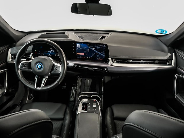 BMW iX1 eDrive20 color Negro. Año 2024. 150KW(204CV). Eléctrico. En concesionario Oliva Motor Tarragona de Tarragona