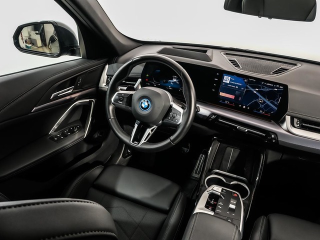 BMW iX1 eDrive20 color Negro. Año 2024. 150KW(204CV). Eléctrico. En concesionario Oliva Motor Tarragona de Tarragona