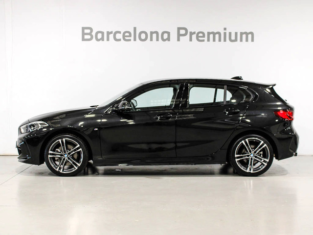 BMW Serie 1 118i color Negro. Año 2024. 103KW(140CV). Gasolina. En concesionario Barcelona Premium -- GRAN VIA de Barcelona