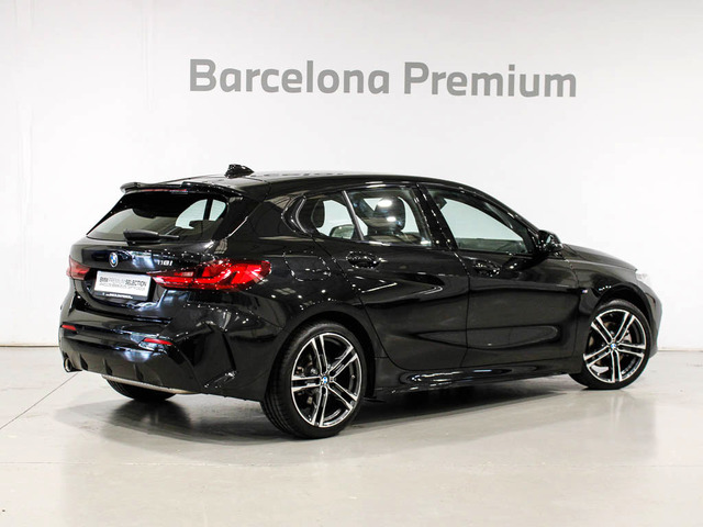 BMW Serie 1 118i color Negro. Año 2024. 103KW(140CV). Gasolina. En concesionario Barcelona Premium -- GRAN VIA de Barcelona
