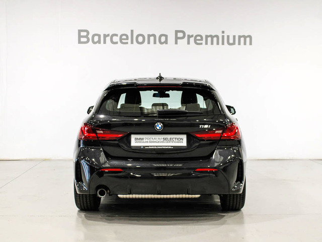 BMW Serie 1 118i color Negro. Año 2024. 103KW(140CV). Gasolina. En concesionario Barcelona Premium -- GRAN VIA de Barcelona