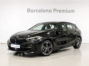 Fotos de BMW Serie 1 118i color Negro. Año 2024. 103KW(140CV). Gasolina. En concesionario Barcelona Premium -- GRAN VIA de Barcelona