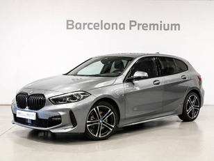 Fotos de BMW Serie 1 118i color Gris. Año 2024. 103KW(140CV). Gasolina. En concesionario Barcelona Premium -- GRAN VIA de Barcelona