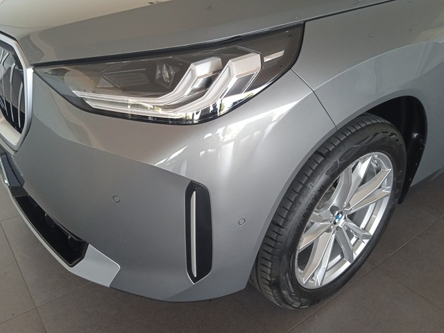 BMW X3 xDrive20d color Gris. Año 2024. 145KW(197CV). Diésel. En concesionario ALBAMOCION CIUDAD REAL  de Ciudad Real