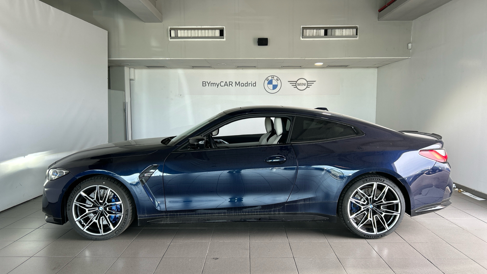 BMW M M4 Coupe color Azul. Año 2025. 375KW(510CV). Gasolina. En concesionario BYmyCAR Madrid - Alcalá de Madrid