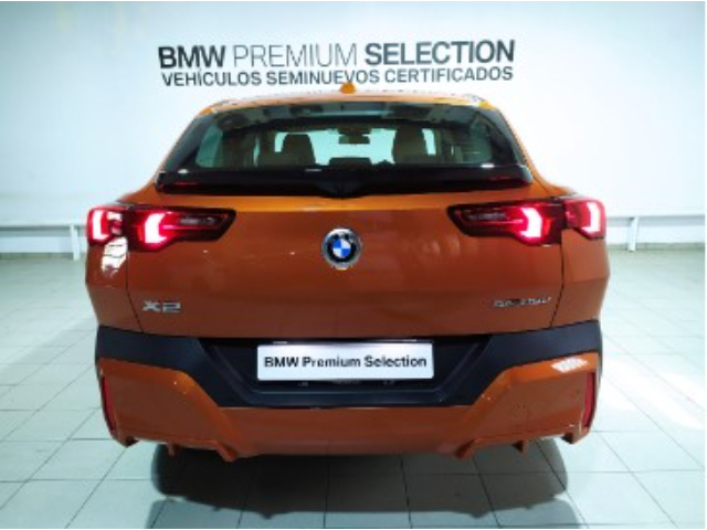 BMW X2 sDrive18d color Naranja. Año 2024. 110KW(150CV). Diésel. En concesionario Hispamovil Elche de Alicante